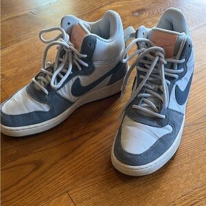 Nike Womens Gray and pink high top Sneakers sz 8